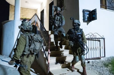 הניחו מטען סמוך לגדר המערכת; הלוחמים ירו ופגעו בהם