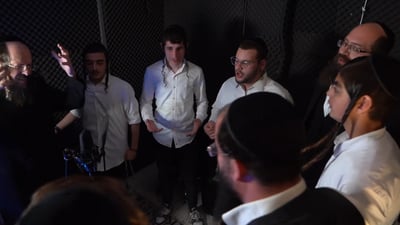ישיבת סקולען מירון במחרוזת שירי כיסופין