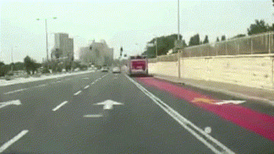 סוטה מהנתיב ומגלח עמודים: זה מה שגרם לתאונה בחיפה • צפו