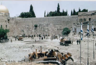 חשיפת רחבת הכותל המערבי בשנת 1967 - מספר ימים אחרי שחרור הכותל במלחמת ששת הימים