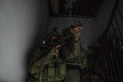 הלוחמים עצרו שמונה מבוקשים והחרימו אמצעי לחימה