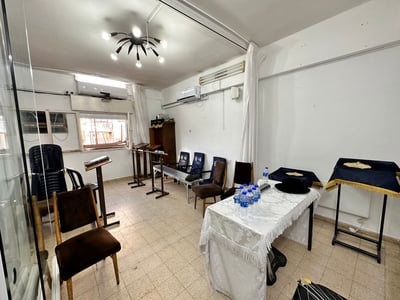 הצצה נדירה אל ביתו של מרן רבי גרשון אדלשטיין זצוק"ל • צפו