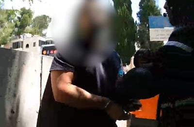 הנהג נמלט מהשוטרים בנסיעה פרועה | צפו במרדף ובמעצר