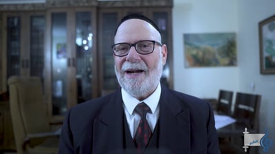 אריה ברונר שר ומדבר על פרשת חקת