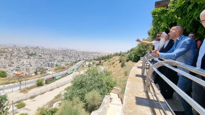 השר מאיר פרוש במזרח ירושלים