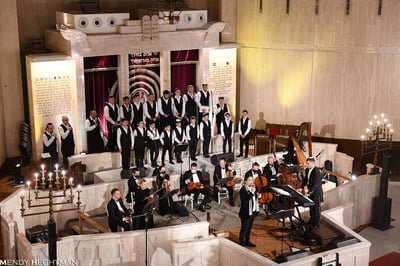 ביטון והמקהלה במופע פרטי באמצע השבוע בבית הכנסת הגדול