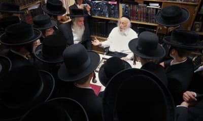 "תמסור לרבי שנהנתי מהם" | צפו בבחורים החסידים נבחנים אצל ראש הישיבה הגרב"ד פוברסקי