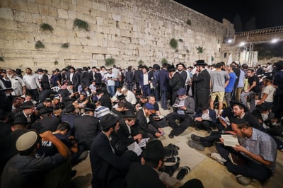 הקינות, הבכי, האבלות: ליל תשעה באב בכותל המערבי