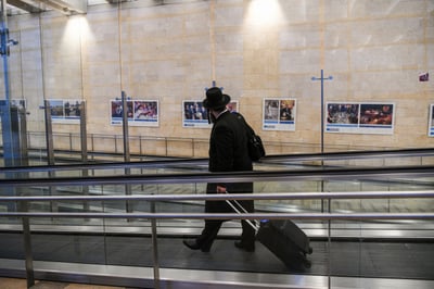 נוסעים תקועים בנתב"ג; אין העמסה ופריקה של מזוודות