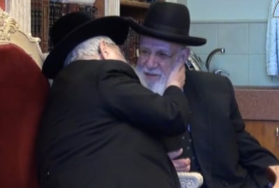 "אוהב אותו": התיעוד המרגש מהמפגש בין הגר"ש כהן למרן הגר"ע יוסף