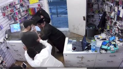 רגע התקיפה בחנות