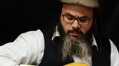 יונתן שחר בסינגל חדש: "מי אל כמוך"