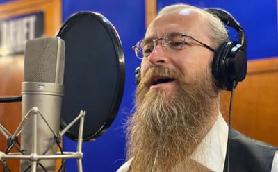 'הנה זה בא': שמואל הוניג מעניק לכם אלבום בכורה חסידי מושקע