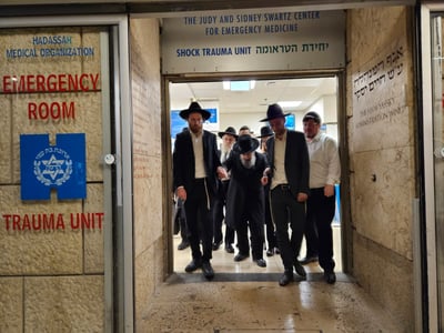 הגר"ד לנדו עלה לביקור חולים אצל הגרב"מ אזרחי | תיעוד