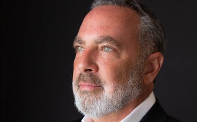 יוסי בייליס מהוליווד בסינגל חדש: "כמה יוסף"