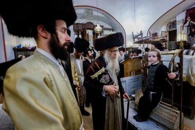 רוקדים עם התורה במאה שערים | ארכיון