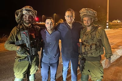 כוכב הרשת וכתב 'כיכר' פינקו את הלוחמים בגבול עזה | צפו