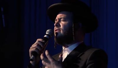 קורע לב: מוטי אילוביץ' בביצוע מתורגם - "דממה"