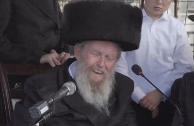 הגרי"מ זילבר פורץ בבכי