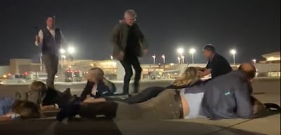 המשלחת על קרקע המסלול 