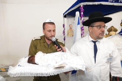 במחנה הצבאי על גבול הצפון: ברית מילה לבנו של לוחם צה"ל