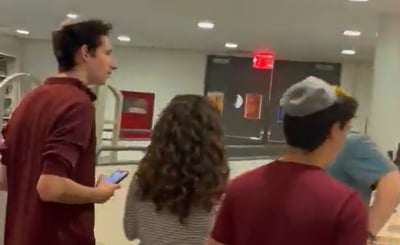 אירוע חמור בארה"ב: סטודנטים יהודים התבצרו בחדר למול המון זועם שניסה לפרוץ 