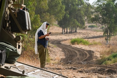 קציני מילואים וחיילי צה"ל בבוקר של תרגיל צבאי נוסף לפני היציאה דרומה לעזה
