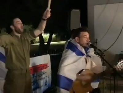 זלמן שטוב משמח חיילים