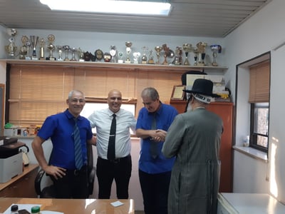 היה לי חשש שאחד הנוסעים שלח ידו בשקית ושוב לא אזכה לקבלה חזרה