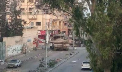העזתים האמינו לחמאס - וכעת הם בהלם מהטנקים ברחובות