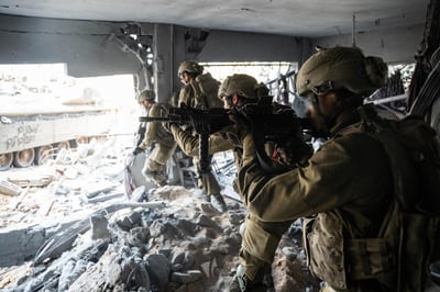 נחשף פיר מנהרה במסגד; צה"ל ממשיך להשמיד את חמאס 