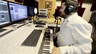 שימי יונייב וחבריו הזמרים במחרוזת "אמונה וניצחון 1"