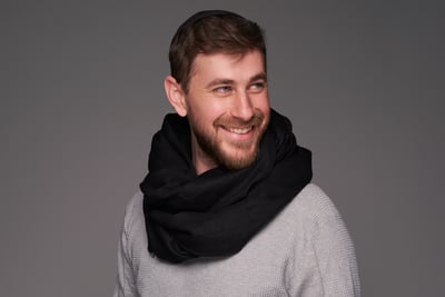 אברומי בביצוע אקוסטי לשירו: "אילן"