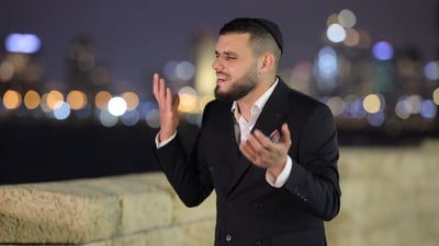 עקיבא בן חמו בסינגל קליפ: "אור באפילה"