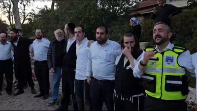 עובדי עיריית בני ברק סייעו בחממות ודמעו בקיבוץ בארי; צפו