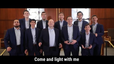 להקת הווקאל האמריקאית בסינגל קליפ חדש לחנוכה: "אתה יכול להדליק איתי"