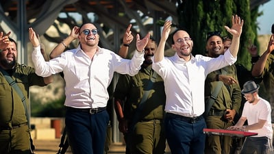 שוקי סלומון מארח את פיני איינהורן: "שיר הניצחון"