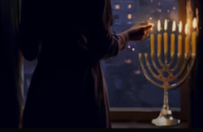 פוע"ה מתגייסת למען הנשים שמדליקות לבד חנוכייה