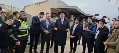 הרב הראשי הגר"ד לאו לחיילים בכפר עזה: "אשריכם שזכיתם להיות מגיני הבית"