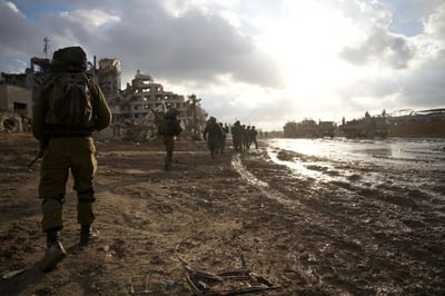 בשמש ובגשם: לוחמי צה"ל נלחמים ברצועת עזה | צפו