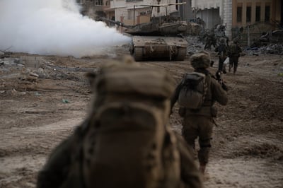 תיעודים דרמטיים מעזה: לוחמי קמונדו פשטו על משרדיהם של מפקדים בכירים בחמאס | צפו