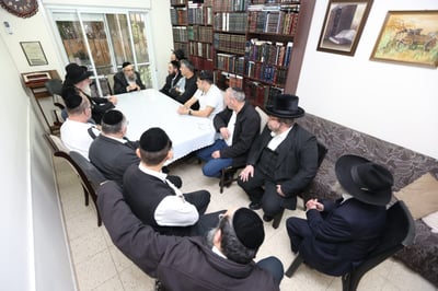 נהגי קווים החרדיים במודיעין עלית בביקור אצל הרב זיכרמן