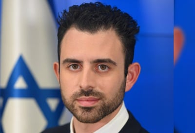 כך הגיב הדובר על הסערה סביב 'פיטוריו': "מעדיף שאלות שלא יסבכו אותי בצרות"