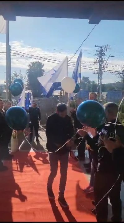 השוטר חזר אחרי 118 ימי מילואים | צפו בקבלת הפנים הסוערת