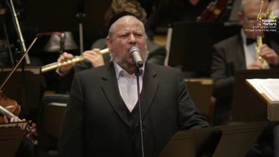 החזן העולמי ריגש בקלאסיקה הישראלית לשוב החטופים: "הביתה"