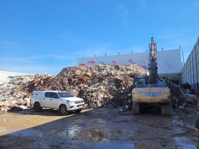 השליכו פסולת, העסיקו שב"חים מעזה, תקפו שוטרים ונעצרו