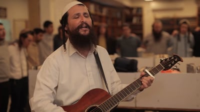 הראל טל ותלמידי 'תורת החיים' בסינגל חדש: "ותן בנו"
