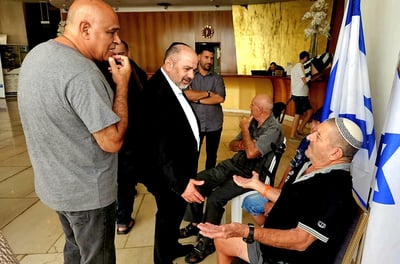 משרד הרווחה יממן לראשונה דיור מוגן לקשישים שפונו מבתיהם בעקבות המלחמה