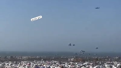 לראשונה במלחמה: ארה"ב הצניחה מהאוויר כ-38,000 ארוחות לעזתים | צפו בתיעוד