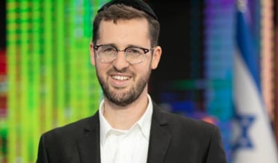 ישראל מאיר בביצוע מרגש: "מלאכי רחמים"